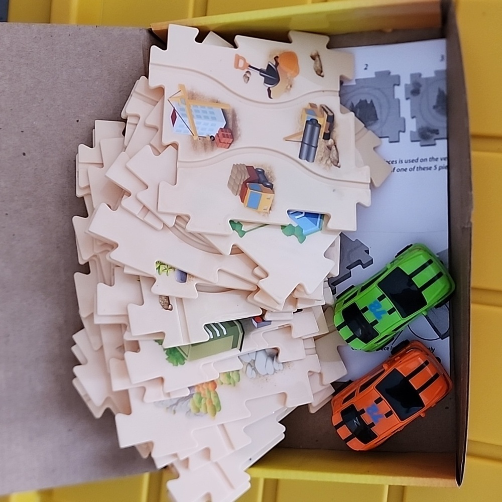 Puzzle Track Racing Set with Motorized Vehicles - Picture 5 of 5